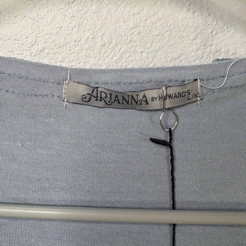 Arianna’s By Howard’s Open Front Ruffled Hem Light Weight - Picture 4 of 8